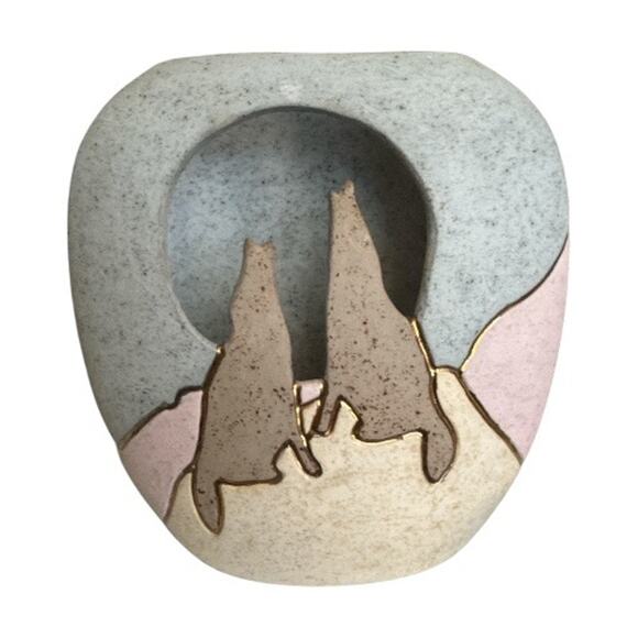 Southeast Art Pottery Matte Stone Finish Howling Coyotes Vase - Picture 1 of 10